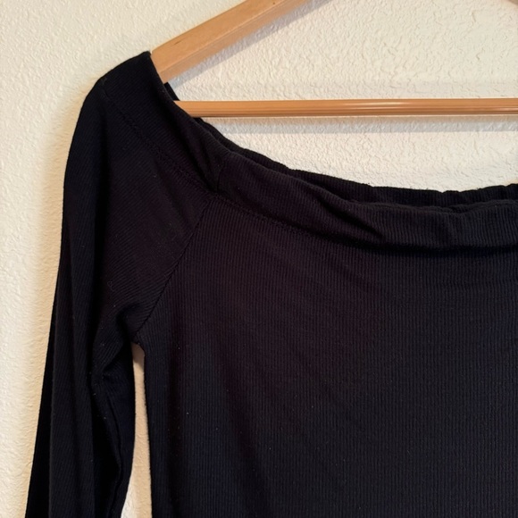 West Of Melrose Black Off the Shoulder Top Size Medium - Picture 2 of 4